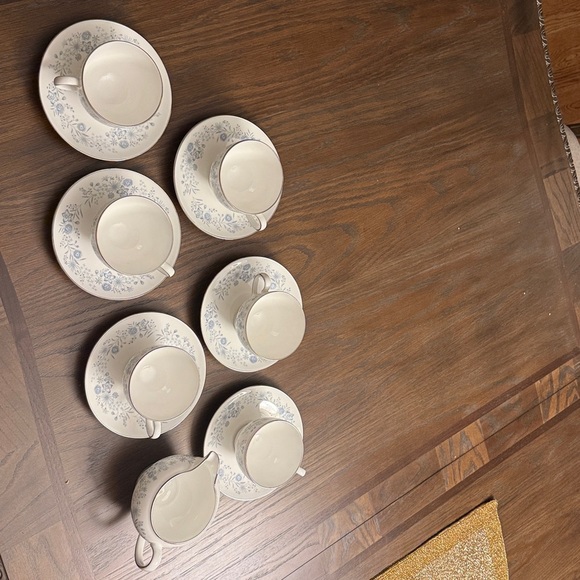 Wedgwood Cup Saucer Set Belle Fleur Footed Blue Flowers Platinum Rim Bone China - Picture 3 of 5